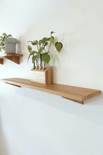 Load image into Gallery viewer, Solid Oak Wood Wall-Mounted Floating Shelf
