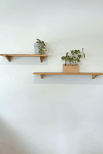 Load image into Gallery viewer, Solid Oak Wood Wall-Mounted Floating Shelf
