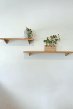 Load image into Gallery viewer, Solid Oak Wood Wall-Mounted Floating Shelf
